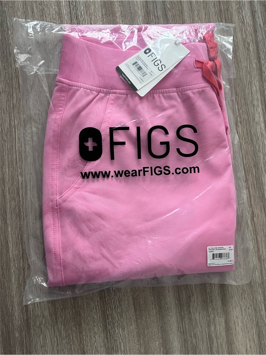 Figs Other - Figs Yola Scrub Pants in Sunrise Pink.
